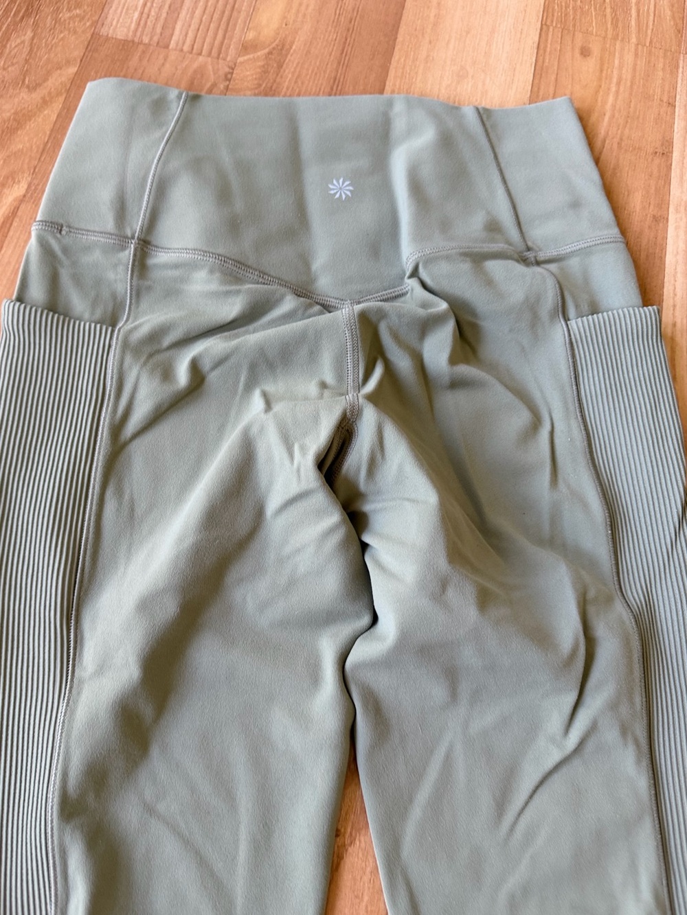 Athleta women’s leggings athletic pants olive green great cutout details medium - Picture 5 of 7